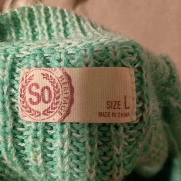 SO AUTHENTIC American heritage soft chunky,boxy, cable knit sweater (#952) - Picture 2 of 8